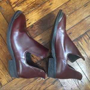 Cut-out leather ankle boots!